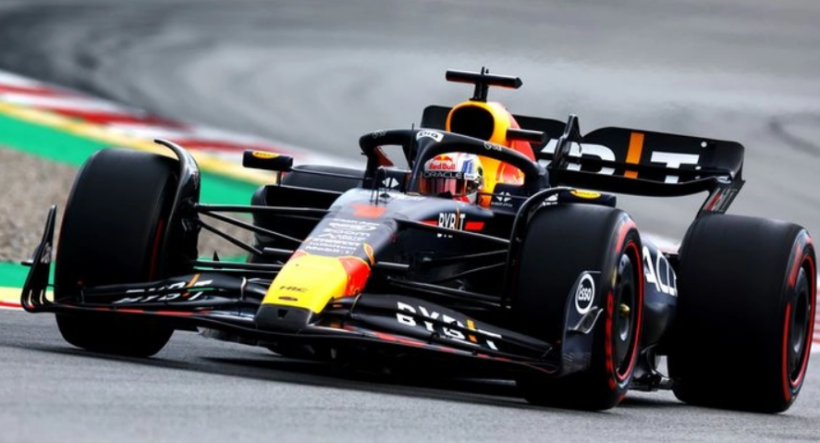 Verstappen regjistron fitoren e pestë të sezonit në F1