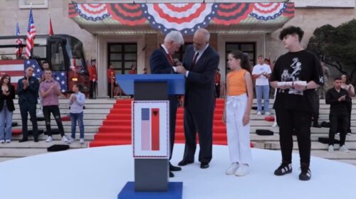 Shqipëria nderon Bill Clinton, vlerësohet me “Yllin e Mirënjohjes”