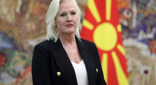 (VIDEO) Ambasadorja amerikane: Mickoski e pranoi “Maqedoninë e Veriut”, ne po vëzhgojmë!
