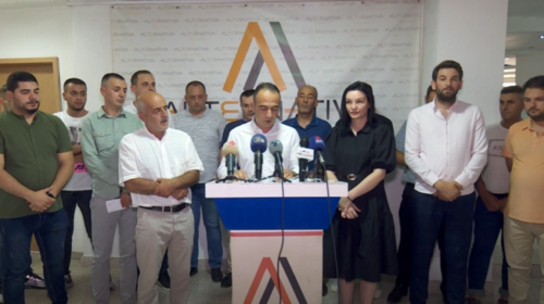 (VIDEO) Anëtarë të Kuvendit të Alternativës kërkojnë dorëheqjen e Ibrahimit dhe Salit