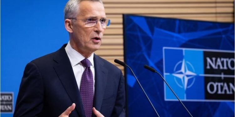 Jens Stoltenberg do të qëndrojë në krye të NATO-s edhe për një vit