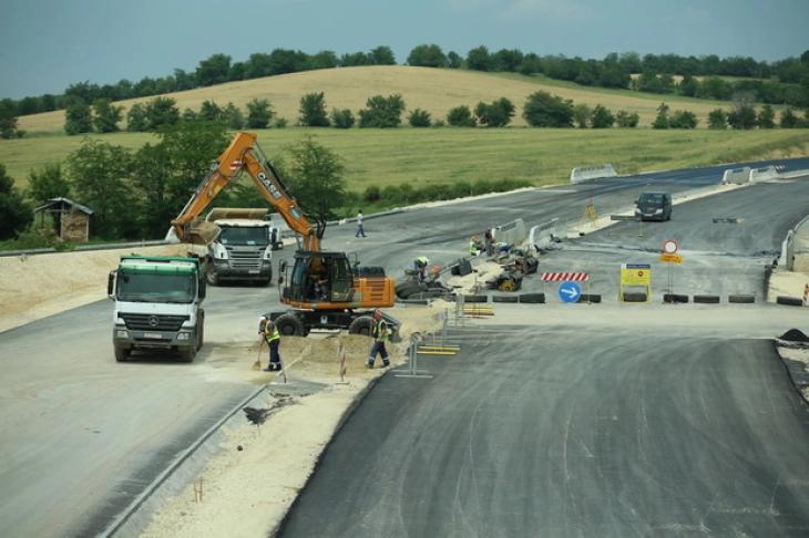 Është publikuar tenderi për parakualifikim për fazën e dytë të autostradës Shkup-Bllacë