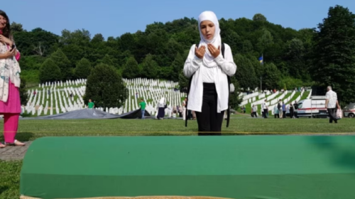 Në Srebrenicë varrosen 30 viktima të gjenocidit