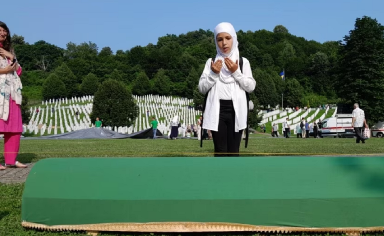 Në Srebrenicë varrosen 30 viktima të gjenocidit