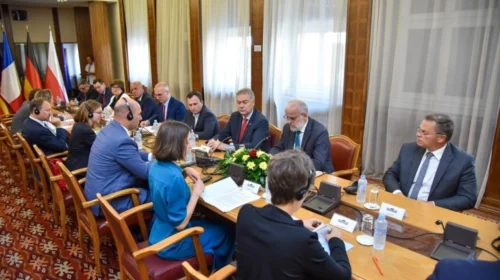 Treshja e Vajmarit në Kuvend: Ndryshimet kushtetuese janë parakushti i vetëm për hapje të kapitujve negociues