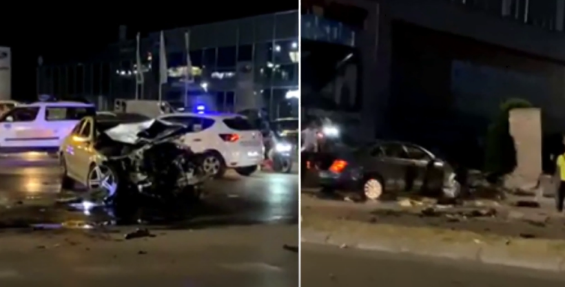 (VIDEO) Përplasja e dy makinave la të vdekur të riun që priste në semafor