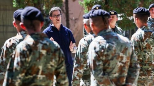 Pendarovski dha urdhër për përgatitje të kontigjentit të ushtarëve dhe mjeteve për ndihmë Sllovenisë