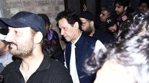 Arrestohet ish-kryeministri pakistanez Khan pasi u dënua me 3 vjet burg për korrupsion