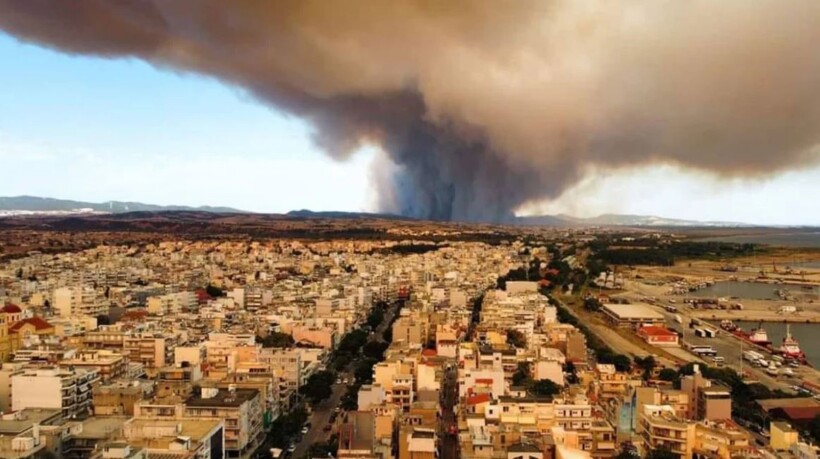 Greqia nuk gjen qetësi nga zjarret, flakët pushtojnë disa zona në qytetin e Aleksandroupolit (VIDEO)