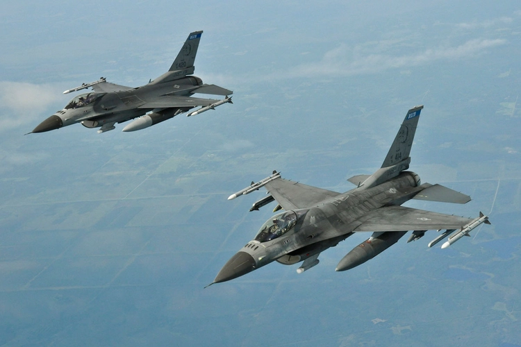 Danimarka zotohet ta ndihmojë Ukrainën me F-16