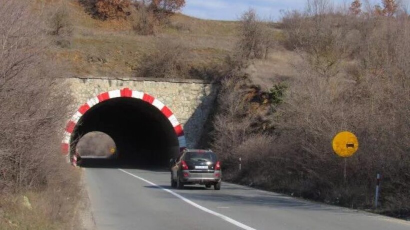 Grubi: Rikonstruktimi i tunelit në rrugën Shkup-Bllacë do të përfundojë në tetor