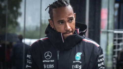 “Më jepni makinën e Perez dhe ia tregoj unë vendin Verstappen”, Hamilton “thumbon” holandezin