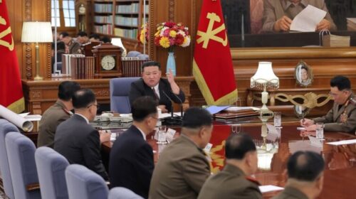 Kim Jong Un shkarkon shefin e ushtrisë dhe rrit “përgatitjet për luftë”