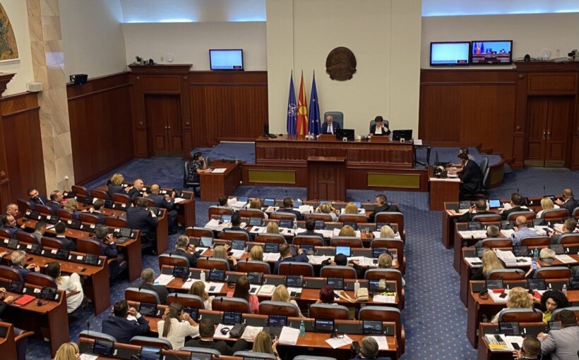 (VIDEO) Kodi penal, “kundër” votuan vetëm tre deputetë shqiptarë