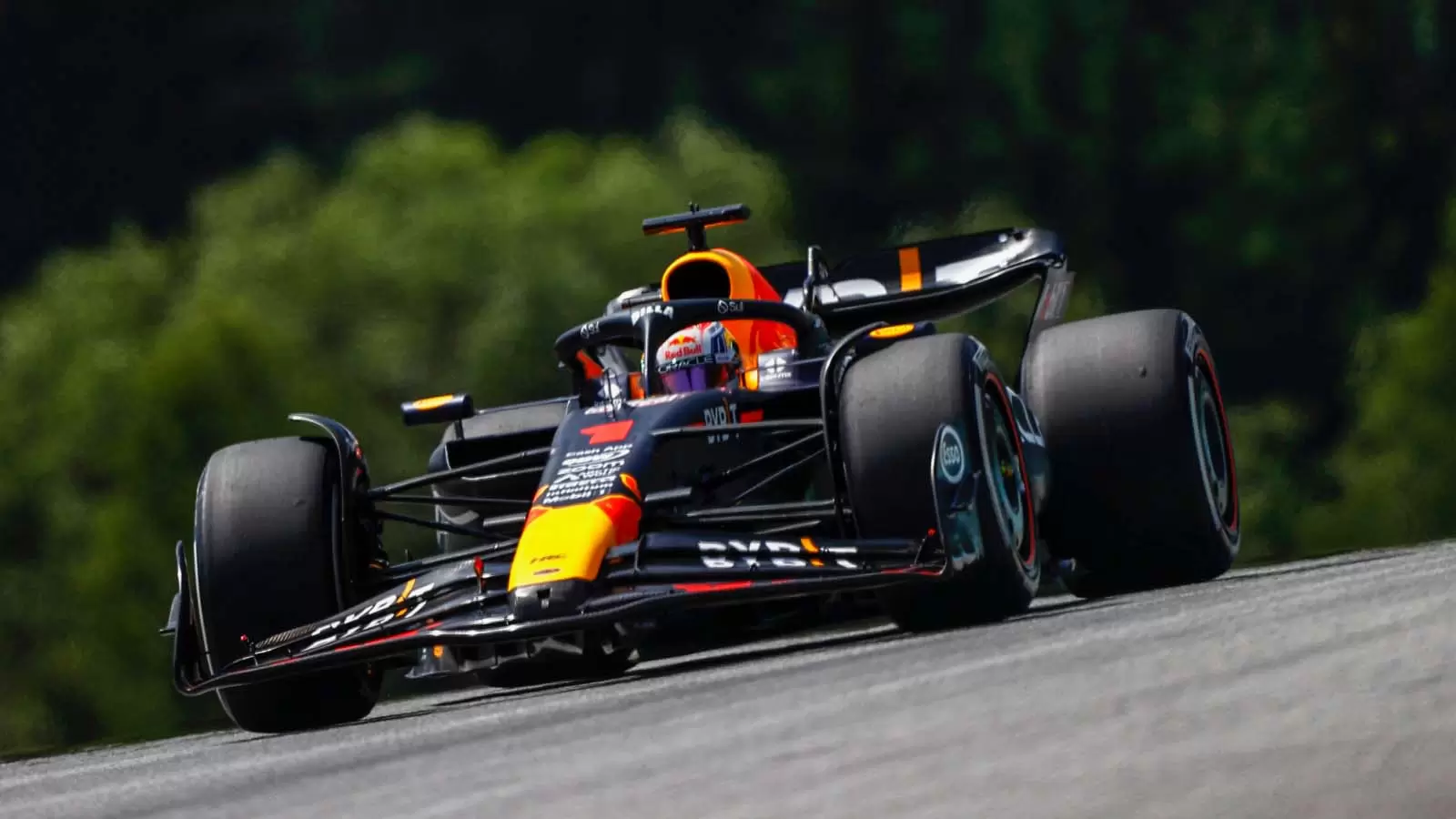 Verstappen siguron “pole position” në pistën e shtëpisë, tjetër zhgënjim për Ferrarin
