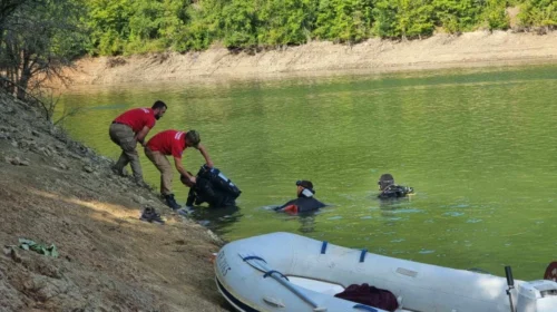 Dita e katërt, vazhdon kërkimi për trupin e 29 vjeçarit në Likovë