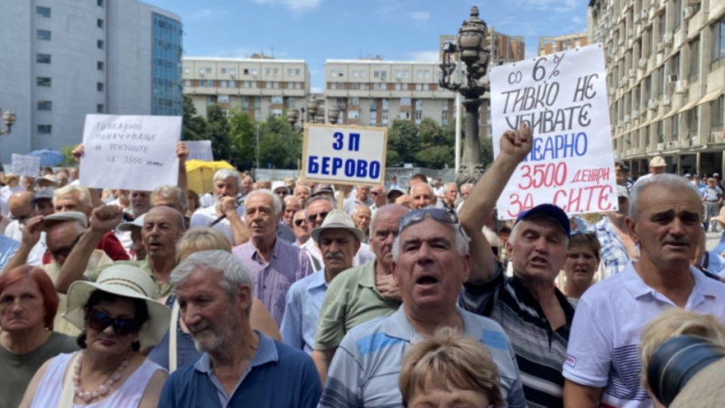 Pensionistët nga protestat kalojnë në bllokada, kërkojnë pensione më të larta