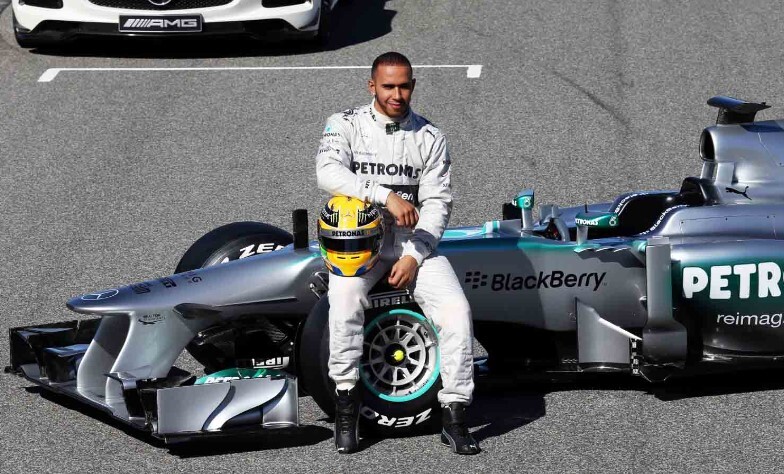 Hamilton vazhdon kontratën si pilot i Mercedesit deri në vitin 2025