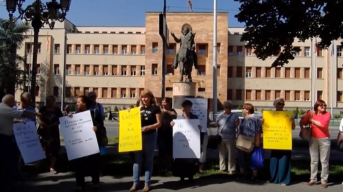 (VIDEO) Pensionistët kërkojnë rritje të pensioneve