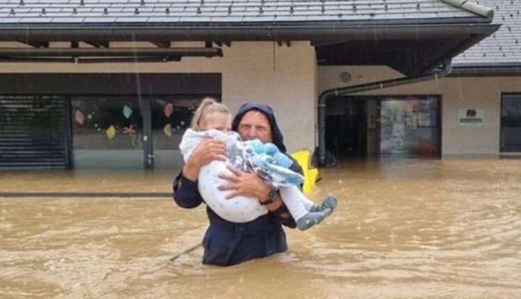 Sllovenia nën pushtetin e ujit/ Katër viktima dhe dëme të pallogaritshme