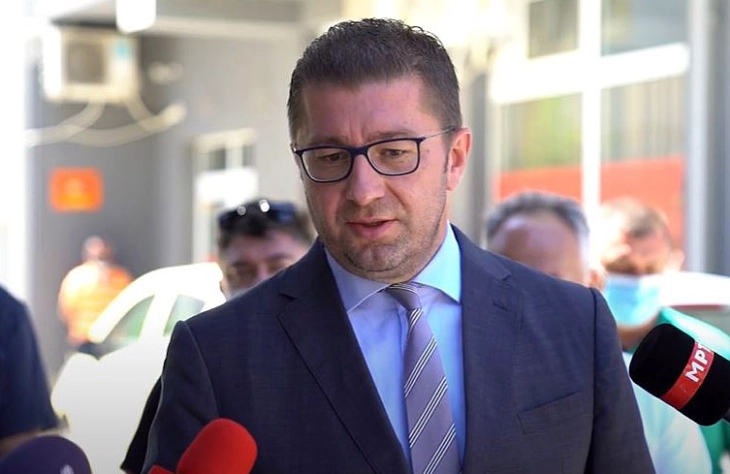 Mickoski: VMRO-DPMNE-ja udhëhiqet nga lidershipi së bashku me strukturat në parti