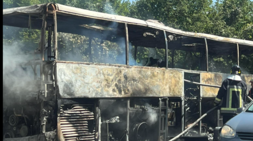 Digjet autobusi në rrugën Gostivar-Kërçovë, nuk ka të lënduar