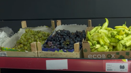 (VIDEO) Ulen detyrimet doganore në 10% për shumicën e produkteve të fruta-perimeve