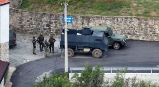 Kisha Ortodokse Serbe i reagon Clarkut: Brenda manastirit nuk kishte asnjë armë