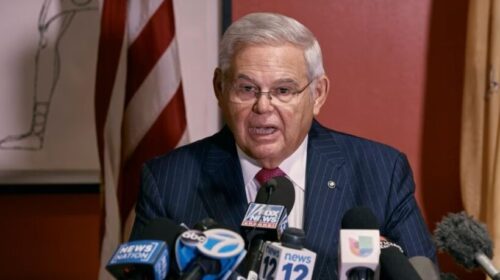 Akuzohet për korrupsion, shtohen thirrjet për dorëheqjen e senatorit amerikan Bob Menendez