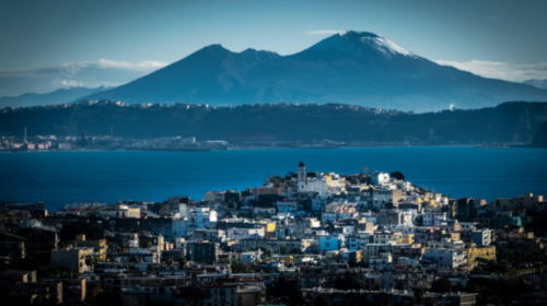 Tërmete të lehta të vazhdueshme në Napoli, sizmologët i frikësohen zgjimit të vullkanit