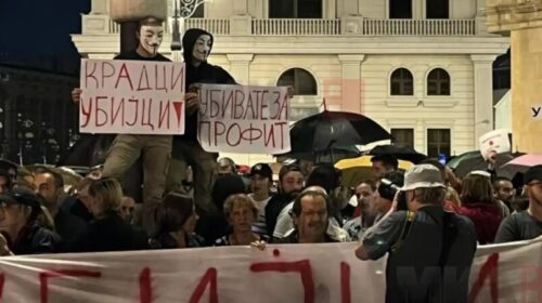 “Përbindësha”, “vrasës”, me këto prulla vazhdoi protesta para Prokurorisë, demonstruesit