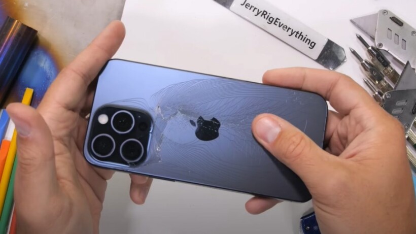 (VIDEO) iPhone i ri me titan, dështoi në testin e qëndrueshmërisë