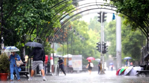 Prej nesër në mbrëmje shi dhe rënie të temperaturës deri tetë gradë