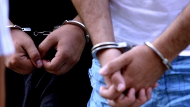 Arrestohen 5 persona të mitur në Shkup, për dyshimin e vjedhjeve të rënda