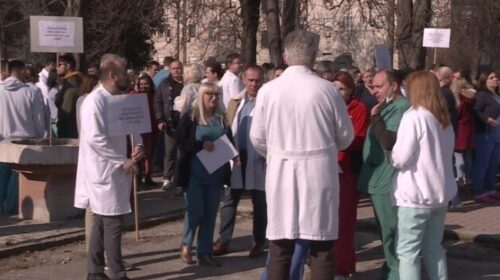 (VIDEO) Të enjten protestojnë punonjësit e shëndetësisë, kërkojnë rritje pagash