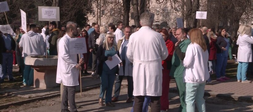 (VIDEO) Të enjten protestojnë punonjësit e shëndetësisë, kërkojnë rritje pagash