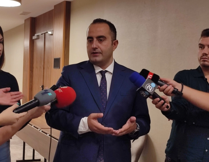(VIDEO) Ministri i arsimit sërish premton se brenda javës do të ketë libra