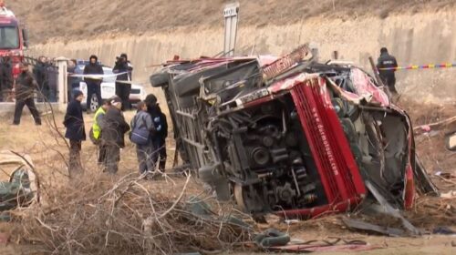 Prokuroria kërkon rigjykim dhe dënime më të larta për aksidentin e autobusit në Llaskarcë