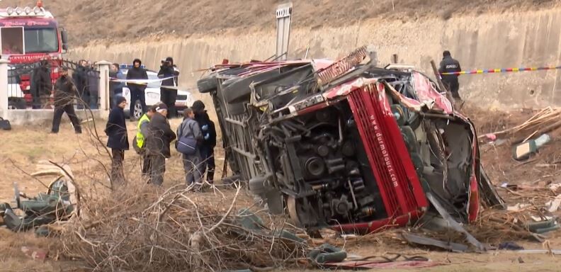 Prokuroria kërkon rigjykim dhe dënime më të larta për aksidentin e autobusit në Llaskarcë