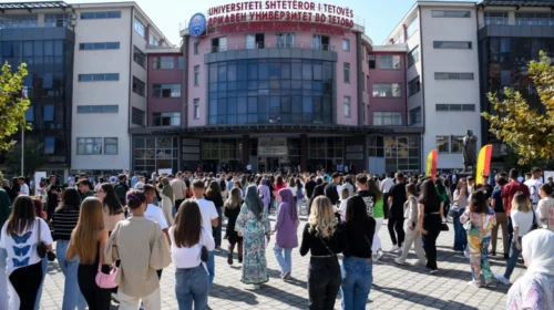 Rreth dy mijë studentë të rinj i filluan studimet në njësitë akademike të Universitetit të Tetovës