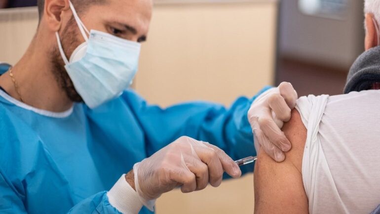 MSH: Fillon regjistrimi për vaksinim falas kundër gripit sezonal për grupet e rrezikuara