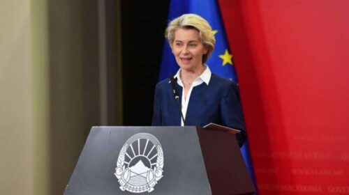 Von der Leyen mbërrin në Shkup pasdite, do të takohet me Pendarovskin