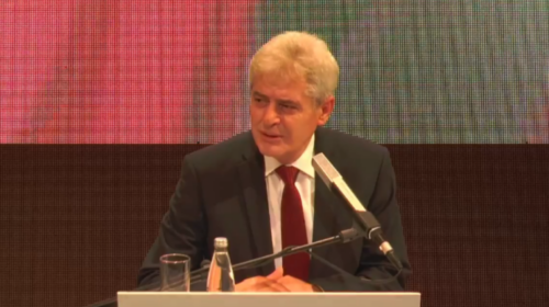 Ahmeti: Askush s’guxon ta prekë flamurin shqiptar sepse është i larë me gjak