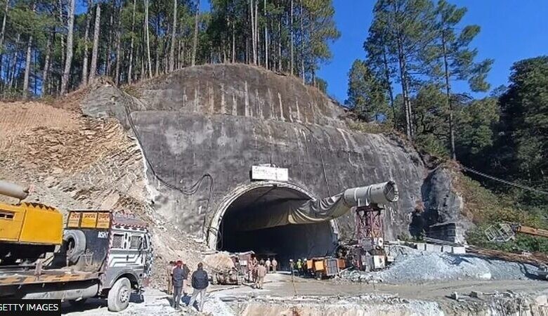 Shembja e tunelit të Uttarakhand, punohet për të shpëtuar 40 punëtorë të bllokuar