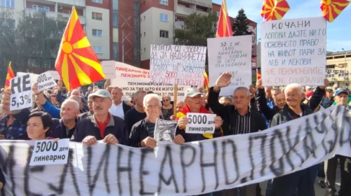 (VIDEO) Pensionistët protestojnë sërish, kërkojnë rritje për 5 mijë denarë