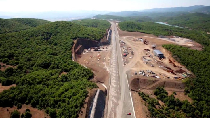 (VIDEO) Ministri i Transportit premton se autostrada Kërçovë – Ohër do të jetë gati në vitin 2026