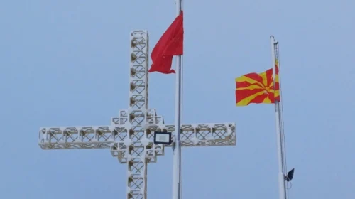 Arrestohet personi nga Reçica e Vogël, i cili vendosi flamurin shqiptar në manastir në Kodrën e Diellit