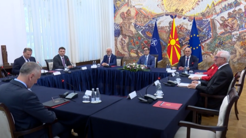 (VIDEO) Mblidhet Këshilli i Sigurisë së vendit: Nuk ka shenja që Maqedonia e Veriut është e rrezikuar