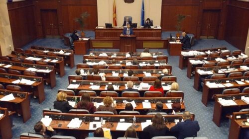 (VIDEO) Kuvendi refuzon ligjin e amnistisë, Aleanca për Shqiptarët nuk e lëshon qeverinë
