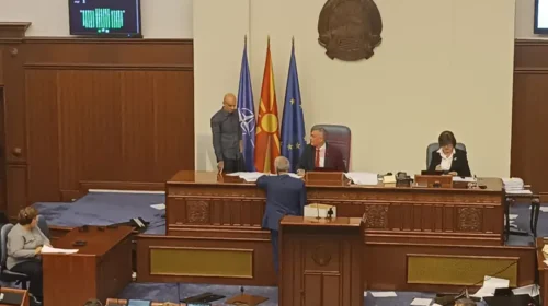 Seanca e Kuvendit në të cilën shqyrtohen amandamentet për Propozim Rregulloren përsëri është ndërprerë